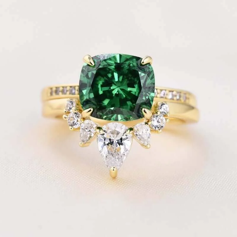 Women's promise rings-Luxurious Emerald Green Cushion Cut Wedding Ring Set