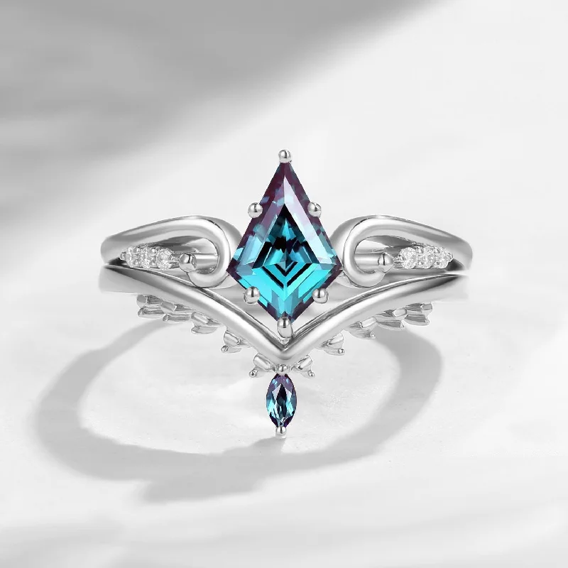 Women's sun rings-Art Deco Kite Cut Lab Alexandrite Ring Set 2pcs