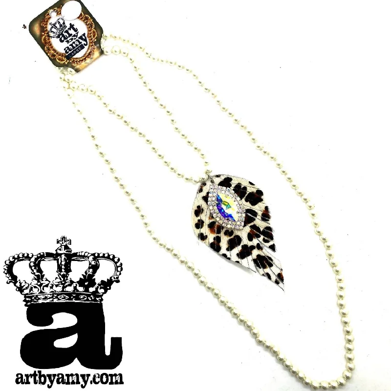 Women's mother-daughter necklaces-Pearls And Cheetah Necklace