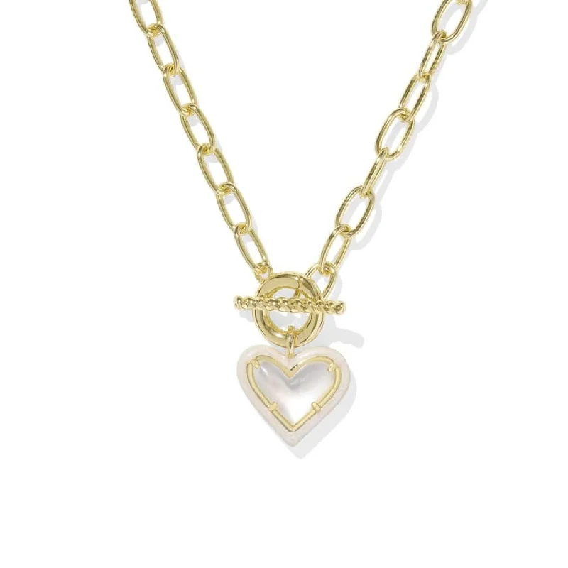 Women's sun necklaces-Kendra Scott : Ari Heart Gold Enamel Frame Link and Chain Necklace in Ivory Mother-of-pearl