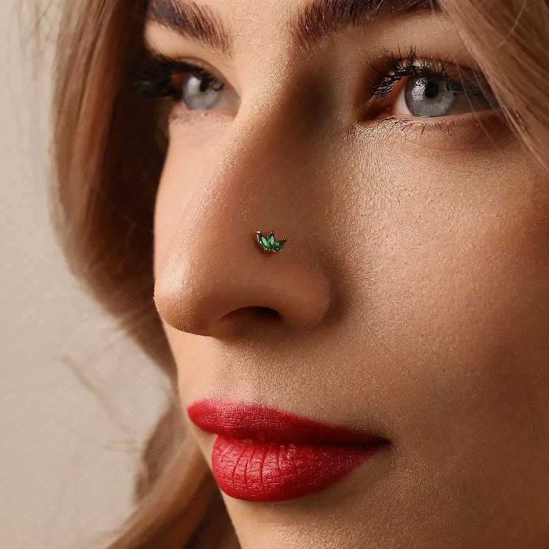 Women's lightweight earrings-Tiny 3 Leaf Emerald Threadless Flat Back Nose Stud, 20,18,16ga, 5-10mm, Unisex, Surgical Steel, SHEMISLI SS550