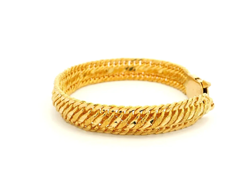 Women's anniversary bangles-Elegant 22ct Gold Intertwine Gents Bracelet with Secure U Clasp – Timeless Luxury for Men