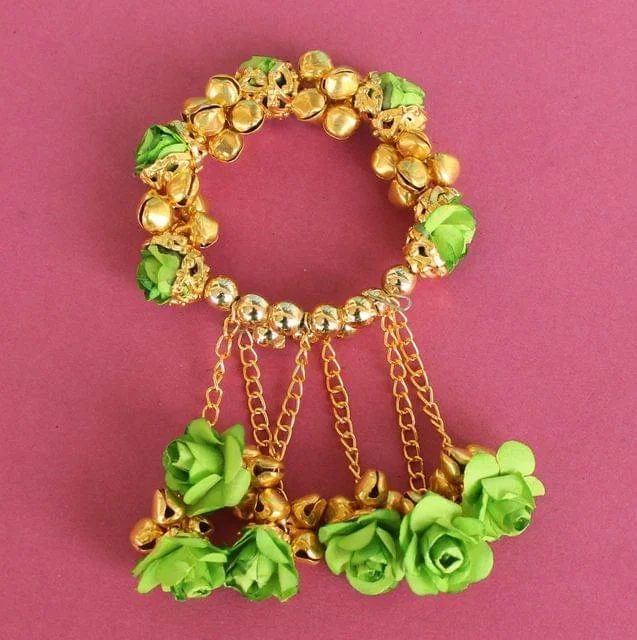 Women's charm bracelets-Anandi Flower Bracelets Peridot